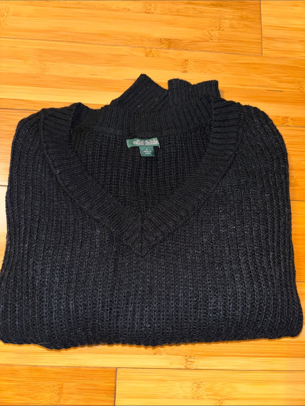 Women’s cropped black V-Neck knit Sweater